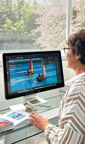 2025-08-DeDosDevantEcran_2021 Carte postale et affiche les sables d'Olonne - Virginie Mas, création graphique